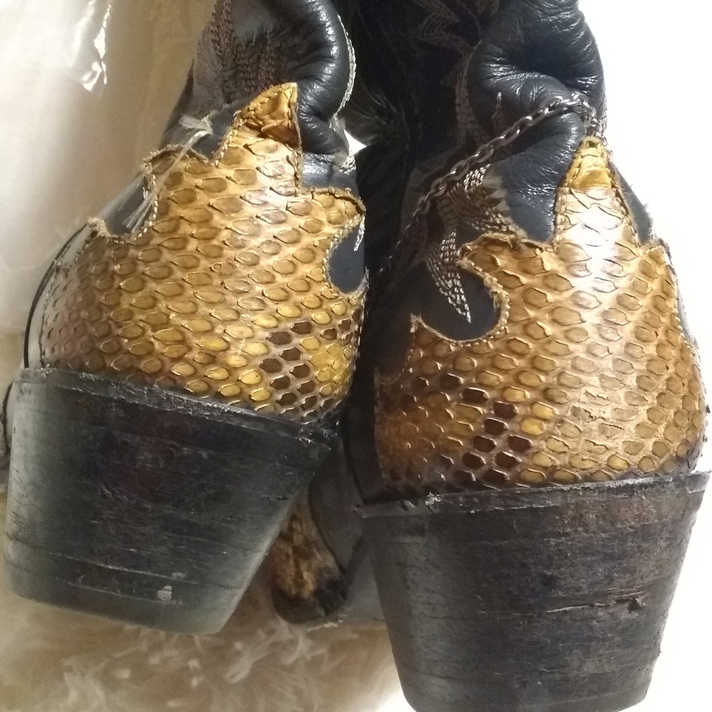 Boots - Picture 7 of 11
